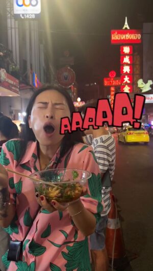 Veronica Ngo Instagram - Food Review China Town-  Bangkok

Hai đứa đại náo Chinatown Bangkok.👩🏻‍❤️‍👨🏻
Mọi người hỏi đi ăn gì gì thì vô xem video này nhé. 
Bà xã và Huy ăn mà không còn bụng để chứa luôn.