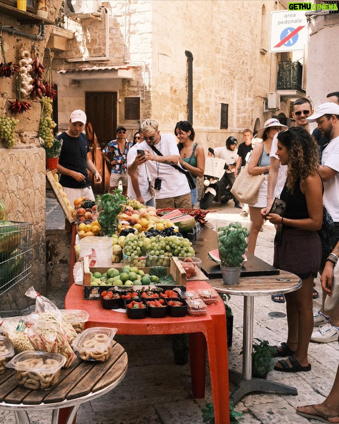 Veronica Ngo Instagram - Market day 🍉🍓🍐🍎🍏❤️ #rome #poglinanoamare #localmarket Bari, Italy