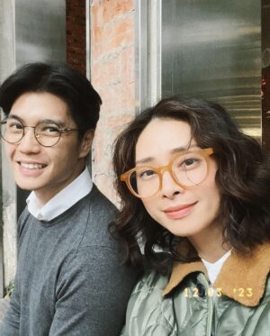 Veronica Ngo Instagram - Mỗi lần quay lại Hanoi là lại thích ra đây ngồi. Vì cái không khí của nhà thờ. Hnay trời mát nữa, nên hai vợ chồng rất thích ❤️❤️❤️