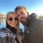 Veronica Verho Instagram - Olemme vuodenvaihteessa päättäneet päättää parisuhteemme. Aloitimme suhteemme hyvinä ystävinä 4 vuotta sitten ja sitä jatkamme tästä eteenpäin. On ollut ihanaa jakaa rakkauttamme ja elämäämme somessa kanssanne. Toivomme toisillemme ainoastaan hyvää. Ja koska iso huoli kaikilla kiinnittyy varmasti koiriin, niin ei hätää! He elävät ylvästä, kuninkaallista ja upeaa elämäänsä yhdessä meidän molempien kanssa jatkossakin. 🐶❤️