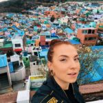 Veronica Verho Instagram - Ensimmäinen vlogi Soulista on nyt ulkona! 🇰🇷 Vietettiin päivää @tume kanssa pelaten kourakoneita ja testaten mielenkiintosia herkkuja. Videon lopusta löytyy myös hyvin spontaani esittely, mitä löytyy paikallisesta kaupasta. 😂🙈
