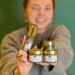 Veronica Verho Instagram - mainos & arvonta @origins 💚 Käytiin livessä läpi mun ihonhoitorutiinia Originsin tuotteilla. Kommentoi alle sun ihonhoitorutiini emojeilla, ja oot mukana arvonnassa, jossa palkintona on 3 täysikokoista Originsin tuotetta. 🧡 Arvonta on käynnissä 12.3. asti. Sokoksella on käynnissä Kutsu kauneuteen viikko ja sieltä löytyykin hyvään hintaan Originsin tuotteita. @sokostavaratalot #kutsukauneuteen #DiscoverOrigins