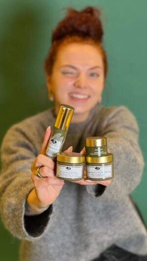 Veronica Verho Instagram - mainos & arvonta @origins 💚

Käytiin livessä läpi mun ihonhoitorutiinia Originsin tuotteilla. Kommentoi alle sun ihonhoitorutiini emojeilla, ja oot mukana arvonnassa, jossa palkintona on 3 täysikokoista Originsin tuotetta. 🧡 Arvonta on käynnissä 12.3. asti. Sokoksella on käynnissä Kutsu kauneuteen viikko ja sieltä löytyykin hyvään hintaan Originsin tuotteita.

@sokostavaratalot #kutsukauneuteen #DiscoverOrigins