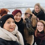 Veronica Verho Instagram - Olin viettämässä iiiihanaa viikonloppua Kuopiossa. ❤️ Katsastettiin Puijon torni, syötiin kalakukkoa SEKÄ mustikkakukkoa ja pelattiin ainakin 100 kierrosta Smart10. Onnea on ystävät kenen kanssa on saanut kasvaa koko elämänsä yhdessä. 🥹