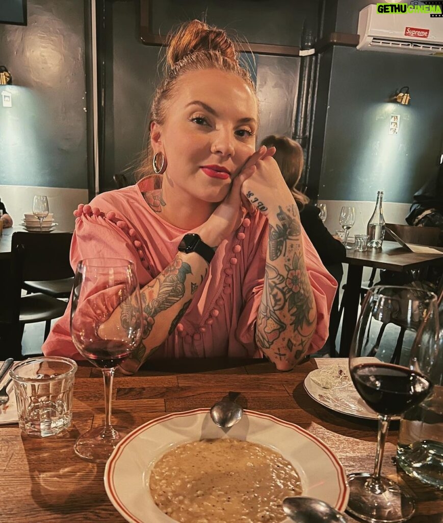 Veronica Verho Instagram - Haaveilemassa lempiravintolani risotosta. 🥰