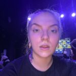 Veronica Verho Instagram - Hei joskus oli joku no filter -haaste niin tässä sille vaikka vähän jatkoa. Tässä mun kirkkaan punainen naama jokaisen treenin jälkeen. Oon jakanut näitä välillä stoorien puolella ja musta on ihanaa kun olette laittaneet niistä positiivista palautetta. Mä näytän siis aina tältä kovan treenin jälkeen. 😂 Musta on ihan normaalia näyttää treenin jälkeen aivan räjähtäneeltä. Jos on ollut vähän rauhallisempi setti niin välttämättä naaman väri ei lähentele paloautoa näin räikeästi mut silti. Oon ymmärtänyt, että useampaa teistä on saattanut hävettää kasvojen punaisuus, hikisyys, läikikkyys salin jälkeen mut mä saan ainakin itse tosi hyvää fiilistä siitä. Tuli tehtyä ja se näkyy! ❤️ Ps. Jos jollain on faktatietoa siitä miksi mun suun ympärille tulee aina salin jälkeen tuo valkoinen kolmio niin otan tietoa vastaan. Jos oon ymmärtänyt oikein niin se liittyy jotenkin hapenottokykyyn? 🫣