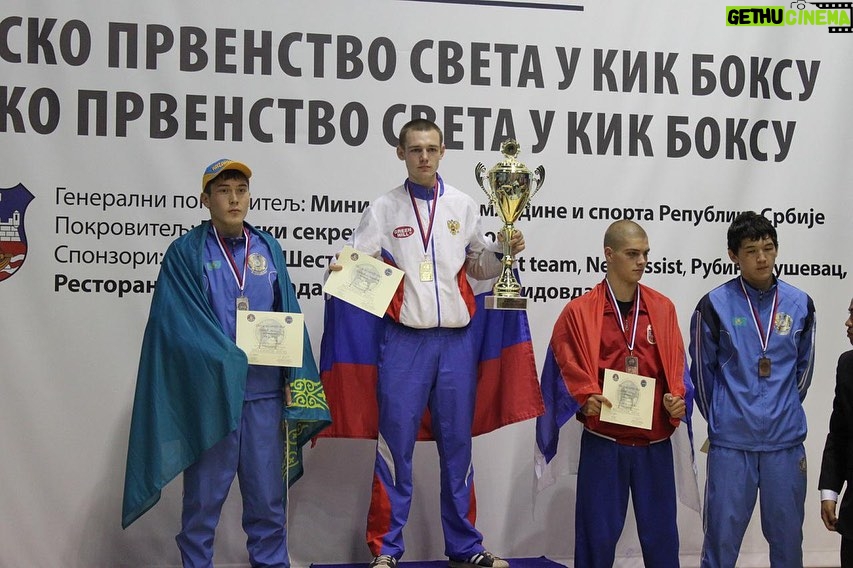 Viacheslav Borshchev Instagram - Федерация кикбоксинга России ценит и гордится своими спортсменами. Они оставили яркий след в истории российского и международного кикбоксинга. Некоторые из них продолжают покорять пьедесталы. Одним из таких чемпионов стал Вячеслав Борщев @slavaclaus - мастер спорта международного класса по кикбоксингу, чемпион мира, многократный победитель российских и международных соревнований по кикбоксингу. Выступал в дисциплине К1. О своей карьере в кикбоксинге он вспоминает так: «Наверно, первый очень важный этап для меня был в 2006 году на первенстве России в городе Ступино. Я одержал победу в 3 боях, 2 из которых завершил досрочно. Тогда я впервые осознал, что я, так сказать, могу. С тех пор для меня все изменилось, и я окончательно решил связать свою жизнь со спортом. Важной победой так же было первенство Европы в Хорватии. А самая большая победа это, все-таки, чемпионат мира в Македонии 2011 году. Вспоминаю это время с теплом. Помню, какой большой вклад сделали все тренера, волгоградские и национальной сборной, как поддерживали Федерации - общероссийская и волгоградская, и какие отличные у меня были соратники, со многими дружим до сих пор. Было очень классное время. Желаю всем только самого доброго, большое спасибо всем участникам этого потрясающего коллектива!» Вячеслав продолжает свой спортивный путь. На данный момент он является профессиональным бойцом UFC.
