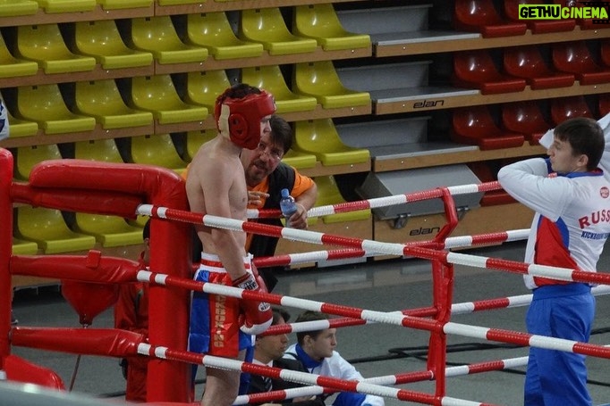 Viacheslav Borshchev Instagram - Федерация кикбоксинга России ценит и гордится своими спортсменами. Они оставили яркий след в истории российского и международного кикбоксинга. Некоторые из них продолжают покорять пьедесталы. Одним из таких чемпионов стал Вячеслав Борщев @slavaclaus - мастер спорта международного класса по кикбоксингу, чемпион мира, многократный победитель российских и международных соревнований по кикбоксингу. Выступал в дисциплине К1. О своей карьере в кикбоксинге он вспоминает так: «Наверно, первый очень важный этап для меня был в 2006 году на первенстве России в городе Ступино. Я одержал победу в 3 боях, 2 из которых завершил досрочно. Тогда я впервые осознал, что я, так сказать, могу. С тех пор для меня все изменилось, и я окончательно решил связать свою жизнь со спортом. Важной победой так же было первенство Европы в Хорватии. А самая большая победа это, все-таки, чемпионат мира в Македонии 2011 году. Вспоминаю это время с теплом. Помню, какой большой вклад сделали все тренера, волгоградские и национальной сборной, как поддерживали Федерации - общероссийская и волгоградская, и какие отличные у меня были соратники, со многими дружим до сих пор. Было очень классное время. Желаю всем только самого доброго, большое спасибо всем участникам этого потрясающего коллектива!» Вячеслав продолжает свой спортивный путь. На данный момент он является профессиональным бойцом UFC.