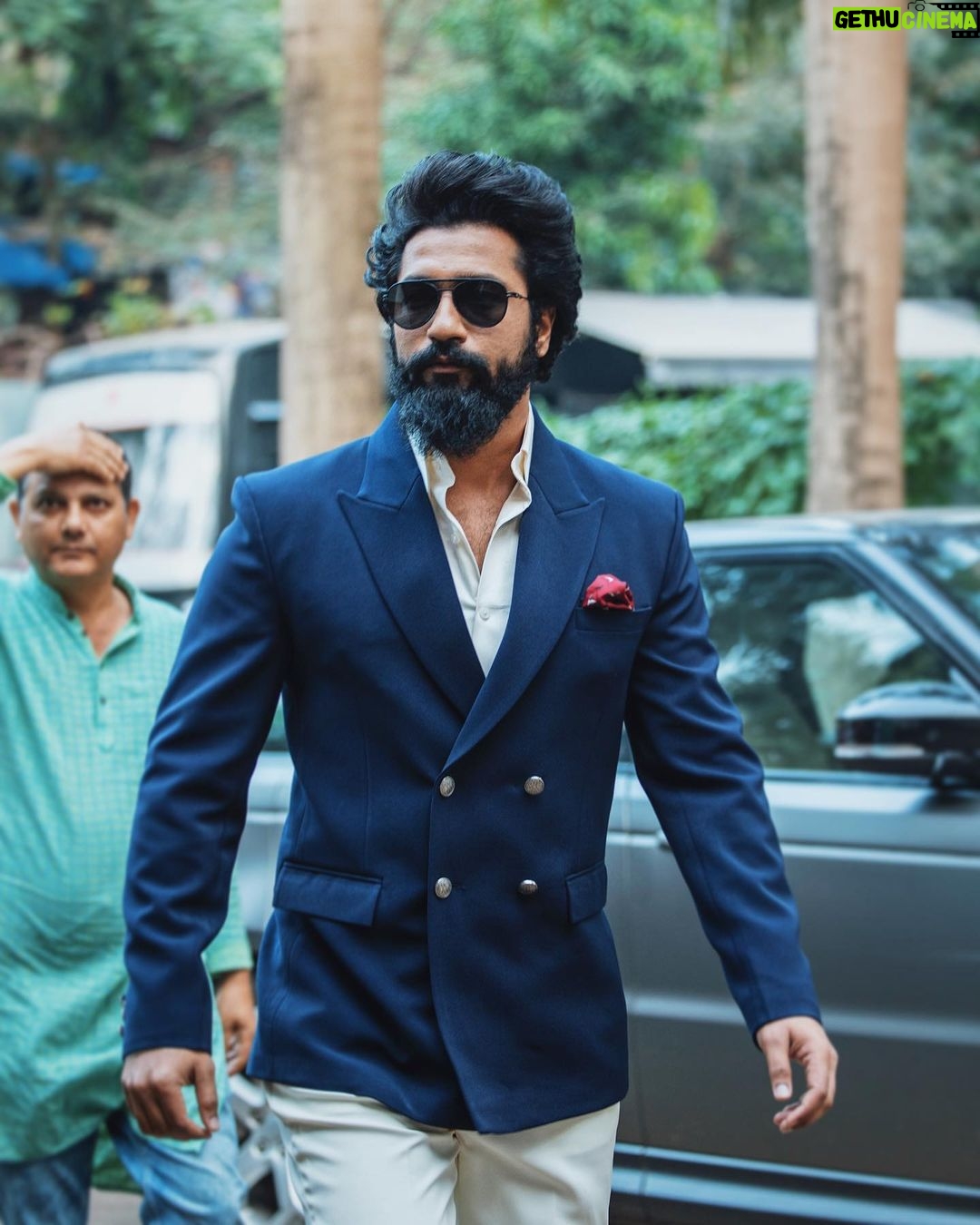 Vicky Kaushal Instagram - #BadhteChalo… 1.12.2023!!! . #SAMबहादुर