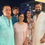 Vicky Kaushal Instagram - हमारी तरफ़ से आपको और आपके परिवार को दीपावली की ढेर सारी शुभकामनाएँ! ✨🪔