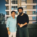 Vicky Kaushal Instagram - My childhood hero saw my Film today! #IAmOk !!! 🥹❤️ Thank you @sachintendulkar Sir for your kind words… I’ll cherish them for a lifetime. . #SAMबहादुर IN CINEMAS!!! 🇮🇳🪖❤️🙏🏽
