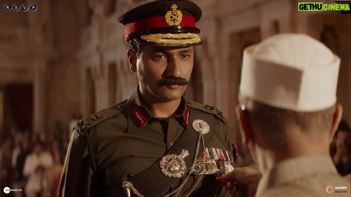 Vicky Kaushal Instagram - Thank you for honouring and celebrating Sam Manekshaw’s unforgettable legacy! 🙌🥇 #Samबहादुर in cinemas now! Book your tickets, Link in bio. #SamIsHere #SamBahadur @meghnagulzar @sanyamalhotra_ @fatimasanashaikh @ronnie.screwvala @mohdzeeshanayyub @neerajkabi @realgovindnamdev @aanjjan.srivastav @bhavani.iyer @ishantanus @rsvpmovies @maharrshshah @zeemusiccompany