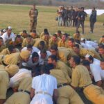 Vicky Kaushal Instagram - Shooting at the #IndianMilitaryAcademy with the cadets there for one of the important sequences in the Film. They said they would finish their drills with 10 knuckle pushups… so it became a ritual for me as well… no matter how tired we were at the end of the shoot… “pack up” would only be called when I did those knuckle pushups with them. Such spirited boys at the IMA!!! One of the most disciplined and inspiring places I have been to. . #SAMबहादुर In Cinemas 1.12.2023.