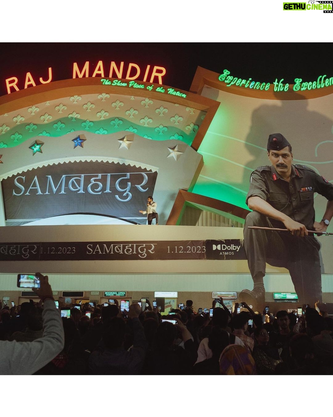Vicky Kaushal Instagram - “Promise made is a promise kept.” It’s always special to get the love and blessings from the people of Jaipur… especially at Raj Mandir Cinema, one of the biggest single screen theatres in India. Last time when I was here during #ZHZB promotions, I had promised that I’ll bring SAM here as well. So blessed to feel the love from you all again. Dil se shukriya! Can’t wait for you all to come to theatres on 1st Dec to experience the story of #SAMबहादुर with us! ❤️❤️❤️ Raj Mandir Jaipur
