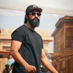 Vicky Kaushal Instagram - Last day on set for this year. Ending the year by completing the biggest action sequence of my career so far. 2023, you have been truly gratifying… Walking into 2024 hungrier than ever before! . #छावा 🚩
