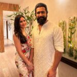 Vicky Kaushal Instagram - हमारी तरफ़ से आपको और आपके परिवार को दीपावली की ढेर सारी शुभकामनाएँ! ✨🪔