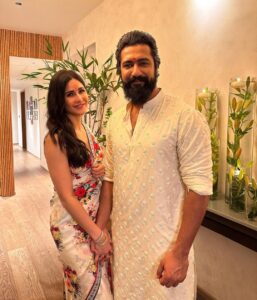 Vicky Kaushal Instagram - हमारी तरफ़ से आपको और आपके परिवार को दीपावली की ढेर सारी शुभकामनाएँ! ✨🪔