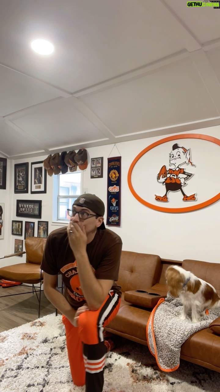 Victor Travagliante Instagram - A time lapse POV of @mckenzienmitchell view on a #Browns Sunday (this was just the FINAL 2 minutes)