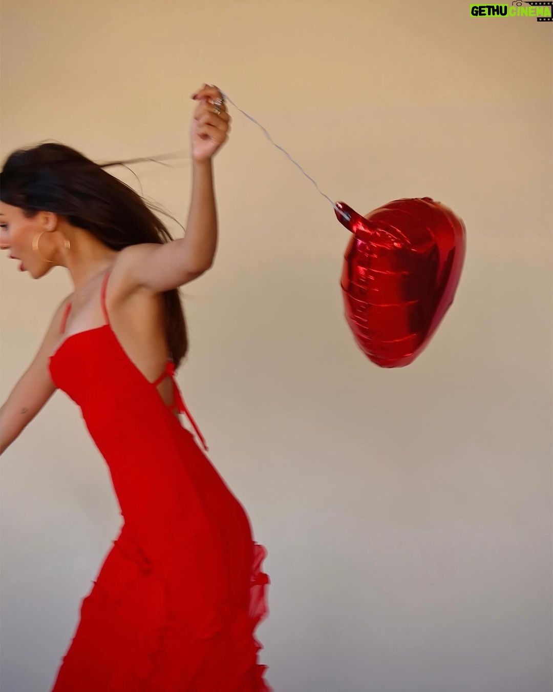Victoria Justice Instagram - Tripped is streaming everywhere for all you beautiful people to listen to😙 What’s your fav part of the song?!🤭🎈🎶