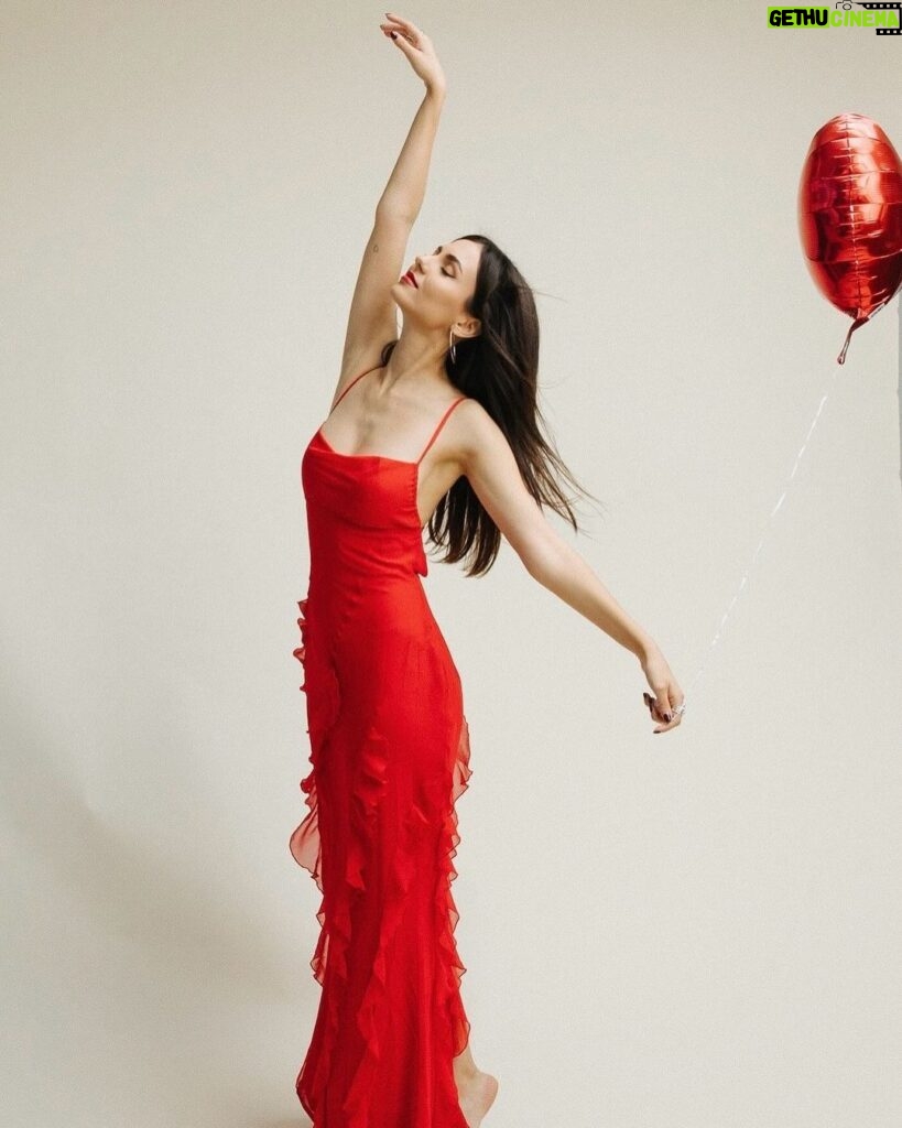 Victoria Justice Instagram - Happy b day to me ☺️🎈 Thank you all for the b day wishes, means more to me than you know!! Sending you all so much ♥️