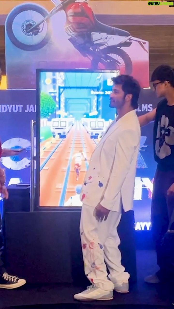 Vidyut Jammwal Instagram - This game is specially made for people who want TO DO "DANGEROUS STUNTS AT HOME"! Introducing Crakk - The Run! The first game that will make you experience real-life stunts. Exciting news - instead of waiting until the 23rd, we're offering 5,000 of you an early beta access! Follow @crakktherun, pre-register through the link in their bio, and get ready to join the action tomorrow!