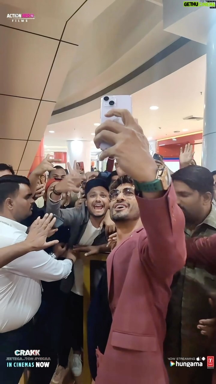 Vidyut Jammwal Instagram - Pune mein jaayenge, Crakk se milaayenge aur sabka dil jeetke aayenge! πͺπ₯ Watch #CRAKK - Jeetegaa Toh Jiyegaa, in cinemas now! Book your tickets, link in bio! @norafatehi @rampal72 @iamamyjackson @aditya_datt @ankittmohan @its_jamielever @bijayanand @rajendra_shisatkar #ShalakasPawar @abbassayyed77 @actionherofilms @Tseries.official #CrakkInCinemas #JeetegaaTohJiyegaa