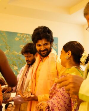 Vijay Deverakonda Instagram - Andariki Sankranthi Subhakankshalu ❤️✨