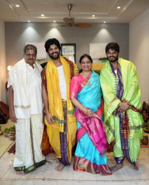 Vijay Deverakonda Instagram - Andariki Sankranthi Subhakankshalu ❤️✨