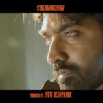 Vijay Sethupathi Instagram - Apun ka latest obsession: Vada pav and PKP bhau! 😎 #MumbaikarOnJioCinema now streaming free! #Mumbaikar #JioCinema #JioStudios #VikrantMassey #VijaySethupathi #HridhuHaroon #SanjayMishra #RanvirShorey @vikrantmassey @hridhuharoon @imsanjaimishra @ranvirshorey @tanyamaniktala @sachinskhedekar @sivan_santosh #JyotiDeshpande @riyashibu_ @officialjiostudios @jiocinema @hr_pictures @timesmusichub