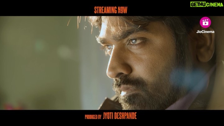 Vijay Sethupathi Instagram - Apun ka latest obsession: Vada pav and PKP bhau! 😎 #MumbaikarOnJioCinema now streaming free! #Mumbaikar #JioCinema #JioStudios #VikrantMassey #VijaySethupathi #HridhuHaroon #SanjayMishra #RanvirShorey @vikrantmassey @hridhuharoon @imsanjaimishra @ranvirshorey @tanyamaniktala @sachinskhedekar @sivan_santosh #JyotiDeshpande @riyashibu_ @officialjiostudios @jiocinema @hr_pictures @timesmusichub