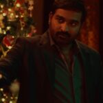 Vijay Sethupathi Instagram - #MerryChristmas in cinemas on Jan 12 🎄 #SriramRaghavan @tipsfilmsofficial @matchboxpix @rameshtaurani @sanjayroutraymatchbox @jaya.taurani #KewalGarg @katrinakaif @radhika_sarathkumar #KavinBabu @actor_shanmugaraja @ashwinikalsekar #RajeshWilliams @radhikaofficial @gayathrieshankar #PariSharma @ipritamofficial @yughabharathi #PoojaLadhaSurti #ThiagarajanKumararaja #PratheepKumarS @abduljabbar_offl #PrasannaBalaNatarajan @latatudinal @mayursharma22011 #MadhuApsara @vishal_bajaj_1603 @daniel.b.george @imdeepavenkat @anaitashroffadajania @gopiprasannaa Music on @tipstamilofficial @tips