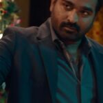 Vijay Sethupathi Instagram - #MerryChristmas in cinemas on 12th Jan 🎄 #SriramRaghavan @tipsfilmsofficial @matchboxpix @rameshtaurani @sanjayroutraymatchbox @jaya.taurani #KewalGarg @katrinakaif @radhika_sarathkumar #KavinBabu @actor_shanmugaraja @ashwinikalsekar #RajeshWilliams @radhikaofficial @gayathrieshankar #PariSharma @ipritamofficial @yughabharathi #PoojaLadhaSurti #ThiagarajanKumararaja #PratheepKumarS @abduljabbar_offl #PrasannaBalaNatarajan @latatudinal @mayursharma22011 #MadhuApsara @vishal_bajaj_1603 @daniel.b.george @imdeepavenkat @anaitashroffadajania @gopiprasannaa Music on @tipstamilofficial @tips