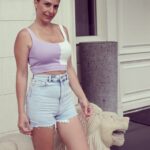 Vildan Vatansever Instagram - Bir yıl sonra aynı yerde olmanın mutluluğu 📽🏠💯❤ #thursday #perşembe #gun #gün #day #summer #summertime #past #pasttime #hatıra #memories #memory #year #ago #once #sürpriz #suprice #love #sevmek #çekim #leon #çekim