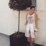 Vildan Vatansever Instagram - "HARKULADE pozlarını hep aynı odada veriyosun" diyenler çok oldu 🧐 Eeee tabi ben de BÜYÜK bir değişiklik yapıp ŞAHANE ve çok GEREKLİ 😳⁉️ pozlarımı resetledim, geliştirdim ve bir üst basamağa yanı dışarı çıkarttım 😃🤔😎🤣🤣 Bravo bana 😉😆😆 hahah 💋💚💚💋❤❤💚💋 #brandenburg #gün #day #outdoor #outside #out #dışçekim #pazar #sunday #berlin #berlin #aslan #aslanburcu #leon #photography #fotograf #guzel #niceday #nice #elbise #dress #likeme Branderburger Tor Berlin