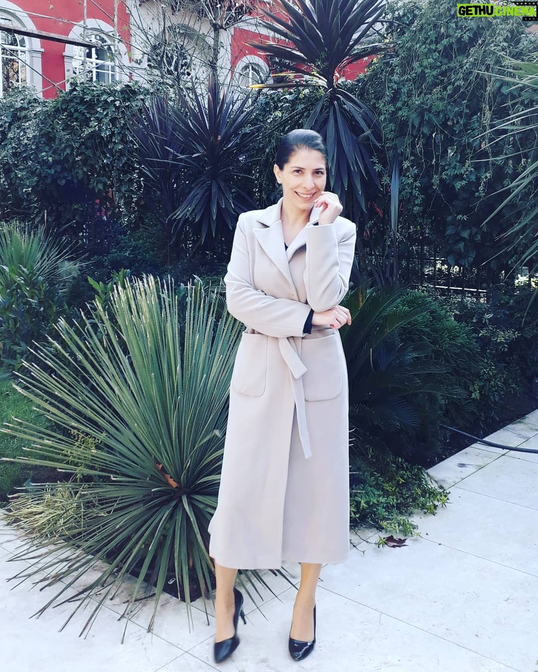 Vildan Vatansever - 3K Likes - 🥼👠👍🏻🍎 AYSIL, AYS 🤔😉 #edaece #barışkılıç #şevvalsam #nesrincevadzade #talatbulut #tuanaturkay #doğaçyıldız #istanbul #istanbulprovince #mutluluk #diziler #yasakelmafox #medyapım #yasakelmadizi #halitargun #yıldızargun #enderargun #barışaytaç #safakpekdemir #serkanrutkayayıkoz #aysel #ays #buçebusekahraman #pazartesi #monday
