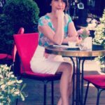 Vildan Vatansever Instagram - Eski ben 🙋🏻‍♀️ #tbt #istanbul #istanbulprovince #turkey #mutluluk #haftasonu #diziler #yerlidizi #turkdizisi #yasakelmafox #medyapım #yasakelmairan #yasakelmadizi #iran #bulgaria #aysel #ays #elma #mutluluk #gülümsemek #anılar #cafe #keşfet #takip #followme #like4likes #instagram #fotograf #begeni #actrees #vildanvatansever İstinyePark