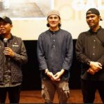 Vino G. Bastian Instagram - PONTIANAK luar biasa 🙏🏼 Penuh haru dan ilmu. MasyaAllah terima kasih banyak Ustadz @luqmanulhakimpontianak sudah mengundang dan membuat Gala Premier Film ‘HAMKA & SITI RAHAM’ yang dikhususkan untuk para satri yatim dan penghafal Qur’an. Dihadiri pula oleh banyak Ulama, Ustadzah, TNI, dan komunitas setempat. Semoga banyak membawa kebaikan untuk kita semua. Aamiiin.