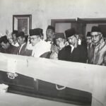 Vino G. Bastian Instagram - [Foto Asli] #BuyaHamka menjadi imam sholat jenazah Presiden RI pertama Bpk Soekarno, sekaligus mengimami Presiden RI kedua Bapak Soeharto. Al-Fatihah untuk ketiga tokoh bangsa ini. 🇮🇩 ⭐️ ⭐️ ⭐️ ⭐️ ⭐️ HAMKA & SITI RAHAM (Vol.2) Tontonlah beramai-ramai di Bioskop 21 Desember 2023.