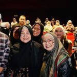 Vino G. Bastian Instagram - Terima kasih banyak Dokter @draisahdahlan dan Mpok @nurasiauno serta mbak @irantypurnamasari sudah membuat Nobar #HamkaDanSitiRaham sekaligus penggalangan donasi untuk Palestina yang di arrange oleh @memtequ. Terima kasih juga untuk semua yang sudah hadir 😊🙏🏼 Foto by @rafabigovick @irantypurnamasari