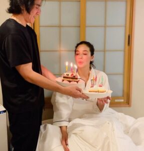 Vino G. Bastian Instagram - Hepi besdeeey my L.. 🥰 tolong melek dulu pliiss 🤣 #barakallahfiiumrik