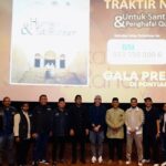 Vino G. Bastian Instagram - PONTIANAK luar biasa 🙏🏼 Penuh haru dan ilmu. MasyaAllah terima kasih banyak Ustadz @luqmanulhakimpontianak sudah mengundang dan membuat Gala Premier Film ‘HAMKA & SITI RAHAM’ yang dikhususkan untuk para satri yatim dan penghafal Qur’an. Dihadiri pula oleh banyak Ulama, Ustadzah, TNI, dan komunitas setempat. Semoga banyak membawa kebaikan untuk kita semua. Aamiiin.