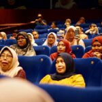 Vino G. Bastian Instagram - PONTIANAK luar biasa 🙏🏼 Penuh haru dan ilmu. MasyaAllah terima kasih banyak Ustadz @luqmanulhakimpontianak sudah mengundang dan membuat Gala Premier Film ‘HAMKA & SITI RAHAM’ yang dikhususkan untuk para satri yatim dan penghafal Qur’an. Dihadiri pula oleh banyak Ulama, Ustadzah, TNI, dan komunitas setempat. Semoga banyak membawa kebaikan untuk kita semua. Aamiiin.