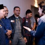 Vino G. Bastian Instagram - PONTIANAK luar biasa 🙏🏼 Penuh haru dan ilmu. MasyaAllah terima kasih banyak Ustadz @luqmanulhakimpontianak sudah mengundang dan membuat Gala Premier Film ‘HAMKA & SITI RAHAM’ yang dikhususkan untuk para satri yatim dan penghafal Qur’an. Dihadiri pula oleh banyak Ulama, Ustadzah, TNI, dan komunitas setempat. Semoga banyak membawa kebaikan untuk kita semua. Aamiiin.
