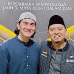 Vino G. Bastian Instagram - PONTIANAK luar biasa 🙏🏼 Penuh haru dan ilmu. MasyaAllah terima kasih banyak Ustadz @luqmanulhakimpontianak sudah mengundang dan membuat Gala Premier Film ‘HAMKA & SITI RAHAM’ yang dikhususkan untuk para satri yatim dan penghafal Qur’an. Dihadiri pula oleh banyak Ulama, Ustadzah, TNI, dan komunitas setempat. Semoga banyak membawa kebaikan untuk kita semua. Aamiiin.