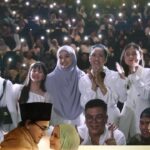 Vino G. Bastian Instagram - Mereka yang menjadi saksi nyata perjuangan dan pengorbanan BUYA HAMKA & SITI RAHAM 🌹 InshaAllah kita nonton berjamaah di bioskop 21 DESEMBER 2023. (Video @kangenaksara)