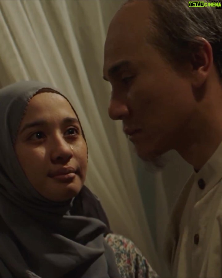 Vino G. Bastian Instagram - Banyak Manusia yang hidup berkecukupan, tapi batin mereka terasa hampa.. ‘HAMKA & SITI RAHAM’ ⭐️ ⭐️ ⭐️ ⭐️ ⭐️ DI BIOSKOP 21 DESEMBER 2023.