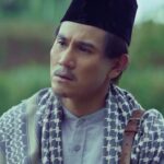 Vino G. Bastian Instagram – #HamkaDanSitiRaham “Tidak ada pengorbanan yang sia-sia dalam membangun rumah tangga, terkadang kita perlu mundur selangkah untuk mencapai tujuan yang lebih jauh.” 
⭐️ ⭐️ ⭐️ ⭐️ ⭐️
Saksikan film ‘HAMKA & SITI RAHAM’ Di Bioskop 21 Desember 2023.