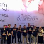 Vino G. Bastian Instagram - #HamkaDanSitiRaham Terima Kasih JOGJA apresiasinya untuk film HAMKA & SITI RAHAM. Sabar ya teman-teman InshaAllah 21 Desember 2023 di Bioskop. (Foto @yasikafmjogja) Yogyakarta