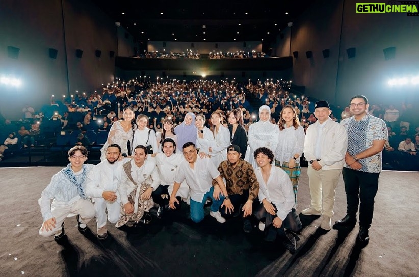 Vino G. Bastian Instagram - Kami mengucapkan banyak terima kasih untuk semua yang sudah hadir di #GalaPremier ‘HAMKA & SITI RAHAM (Vol.2)’ semalam. Semoga banyak hal baik yang bisa kita lanjutkan dari pejuangan Buya Hamka dan Siti Raham untuk keluarga, Agama, dan Bangsa kita tercinta. Aamiiin 🙏🏼 HAMKA DAN SITI RAHAM (Vol.2) ⭐️ ⭐️ ⭐️ ⭐️ ⭐️ Di Bioskop 21 Desember 2023. #BuyaHamka #Hamka