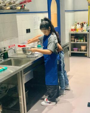 Vino G. Bastian Instagram - Let’s cook ⚡️👩🏻‍🍳⚡️